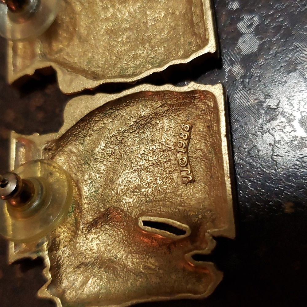 Vintage JJ Jonette Signed Horse Head Neoclassical Pierced Earrings dated 1986. - Picture 3 of 3